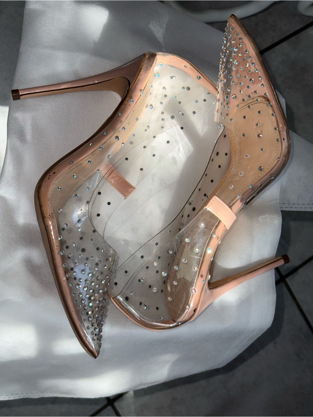 New clear/nude feels with iridescent crystal bling - Picture 4 of 5